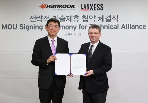 Hankook_Tire_Partners_With_Lanxess_for_High-Performance_Tyre_Technology_Development_lr_Lee_Grub_02